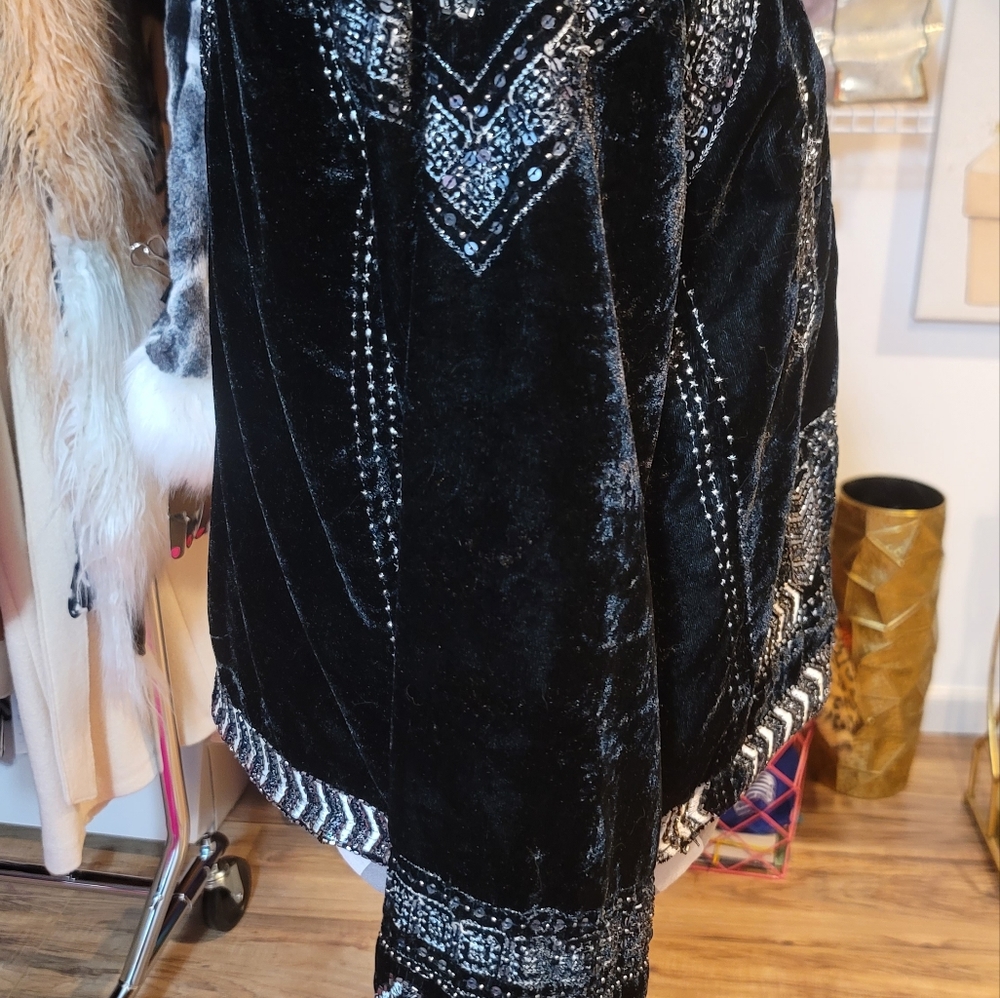 Woman's Jacket - Picture 3 of 3